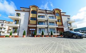 Stela Apartments